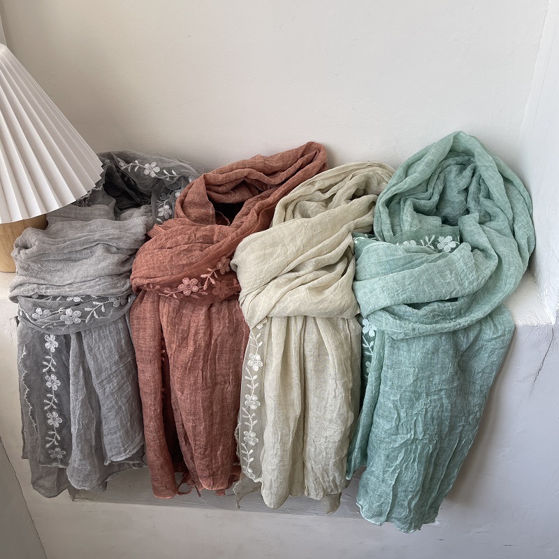 Sciarpa con giunture in pizzo  - Embroidery Pashmina recensione e prezzo