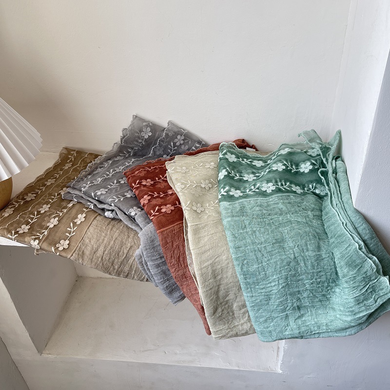 Sciarpa con giunture in pizzo  - Embroidery Pashmina recensione e prezzo