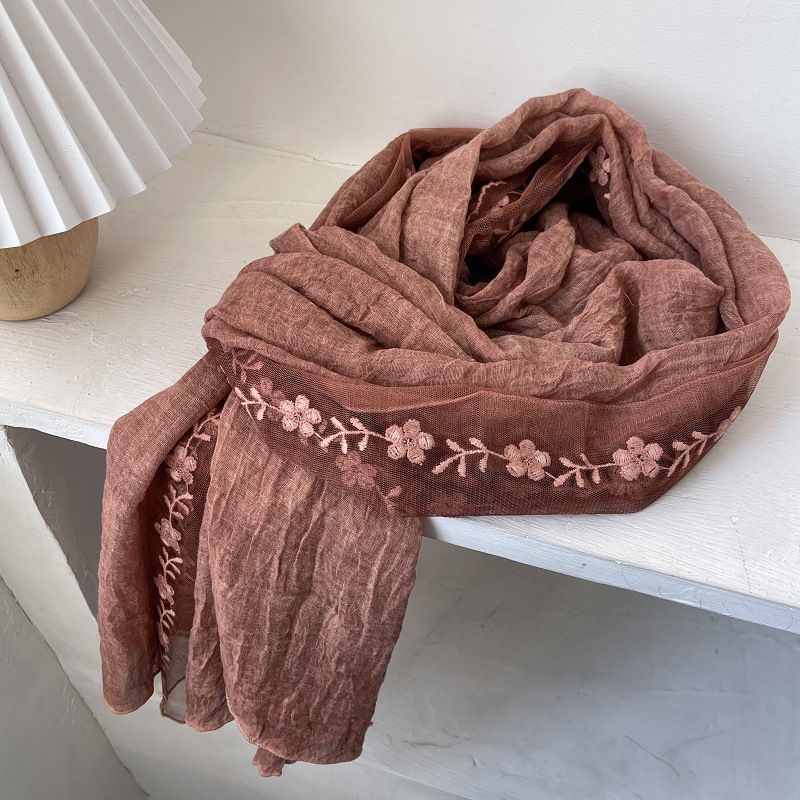 Sciarpa con giunture in pizzo  - Embroidery Pashmina recensione e prezzo
