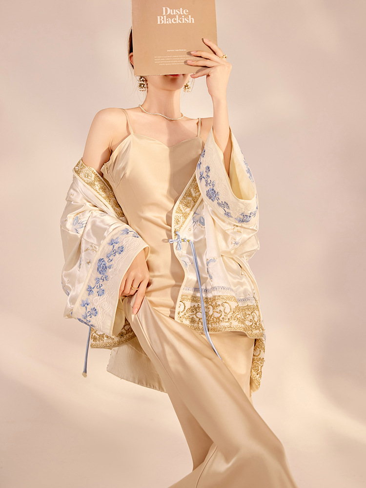 Giacca Larga di Lusso con Rica - Embroidery Jacket recensione e prezzo