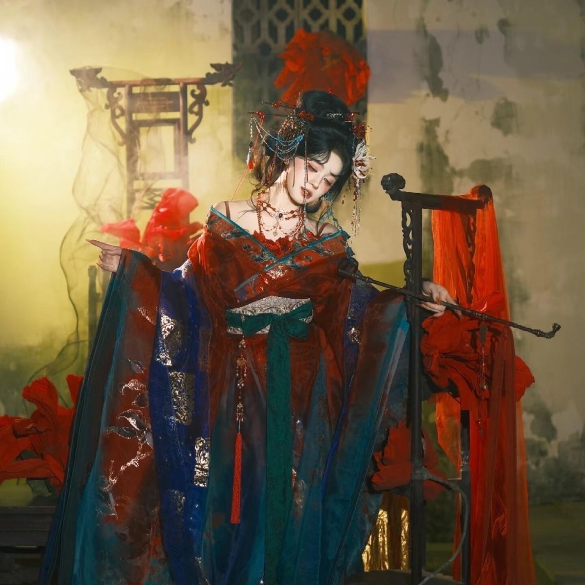 Hanfu Nero Blu Ricamato da Don - Embroidery Uniforms recensione e prezzo