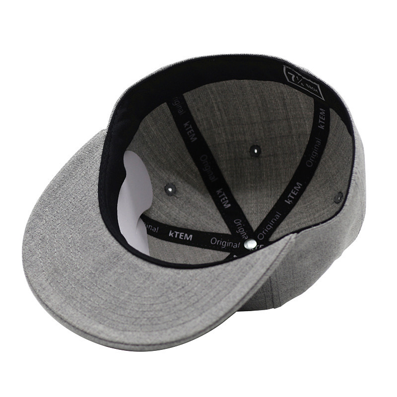 Cappello con cappuccio aderent - Embroidery York recensione e prezzo